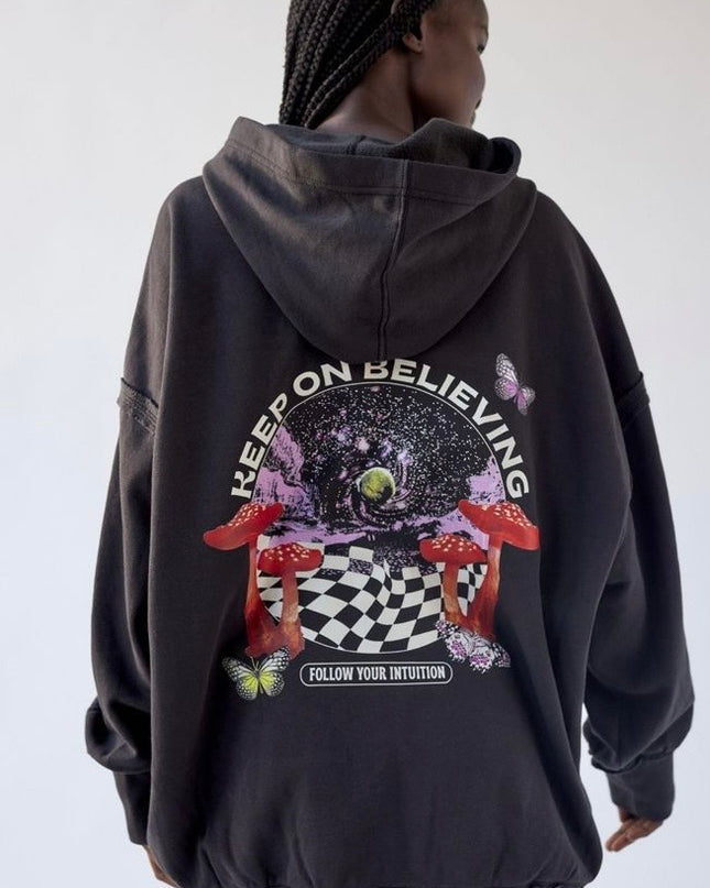 UO – Nate “Keep On Believing” Oversized Sweatshirt
